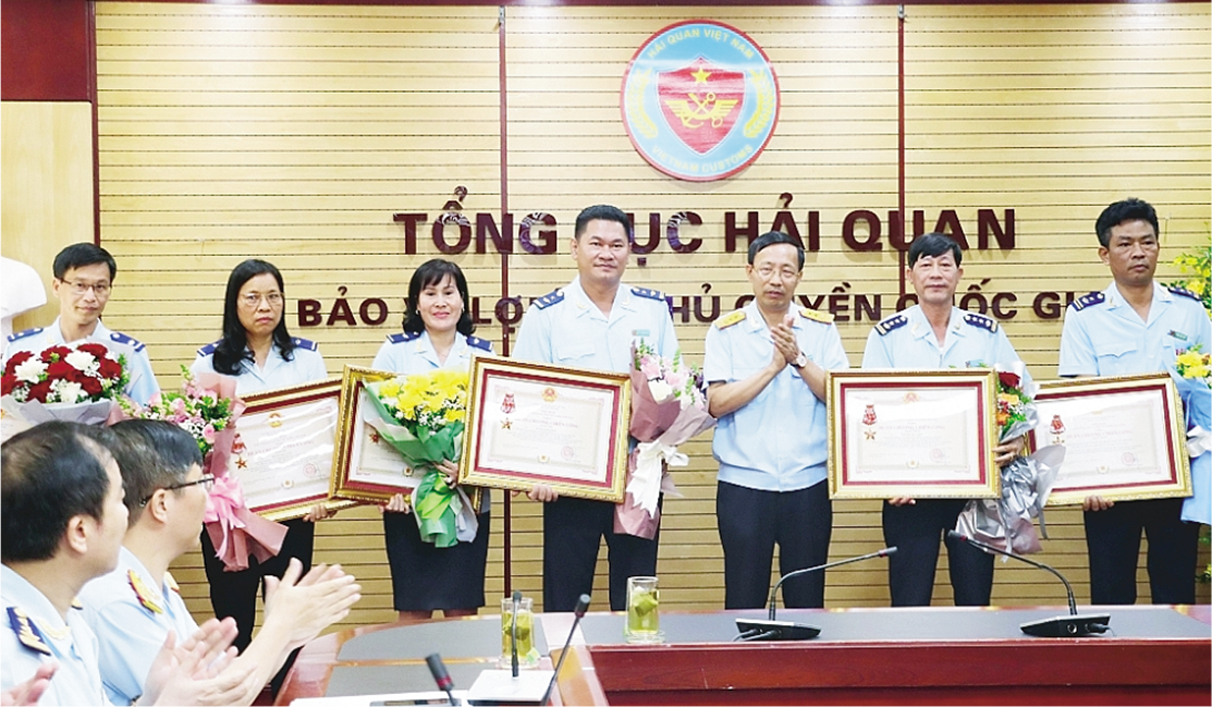 MEGASTORY: Tổng cục trưởng Tổng cục Hải quan Nguyễn Văn Cẩn: Quyết tâm xây dựng thành công mô hình Hải quan thông minh