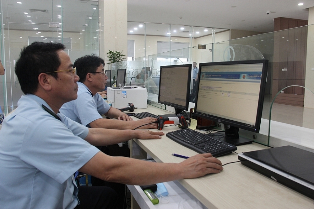 Hoạt động nghiệp vụ tại Hải quan Hải Phòng. 	Ảnh: T.Bình
