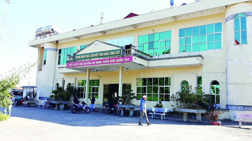 Trạm kiểm soát liên hợp cửa khẩu Lóng Sập. 	Ảnh: Phương Anh