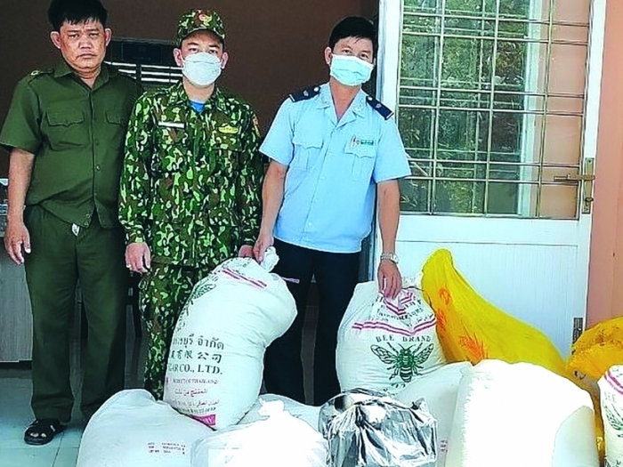 Lén lút vận chuyển hàng lậu qua biên giới trong dịp Tết