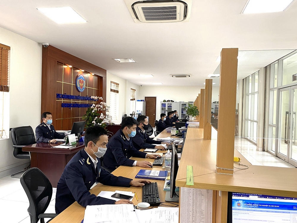 Việc ứng dụng có hiệu quả CNTT giúp ngành Hải quan đảm bảo việc thông quan hàng hóa thông suốt trong thời điểm dịch Covid-19 bùng phát. 	 	Ảnh: Hải quan Hưng Yên cung cấp