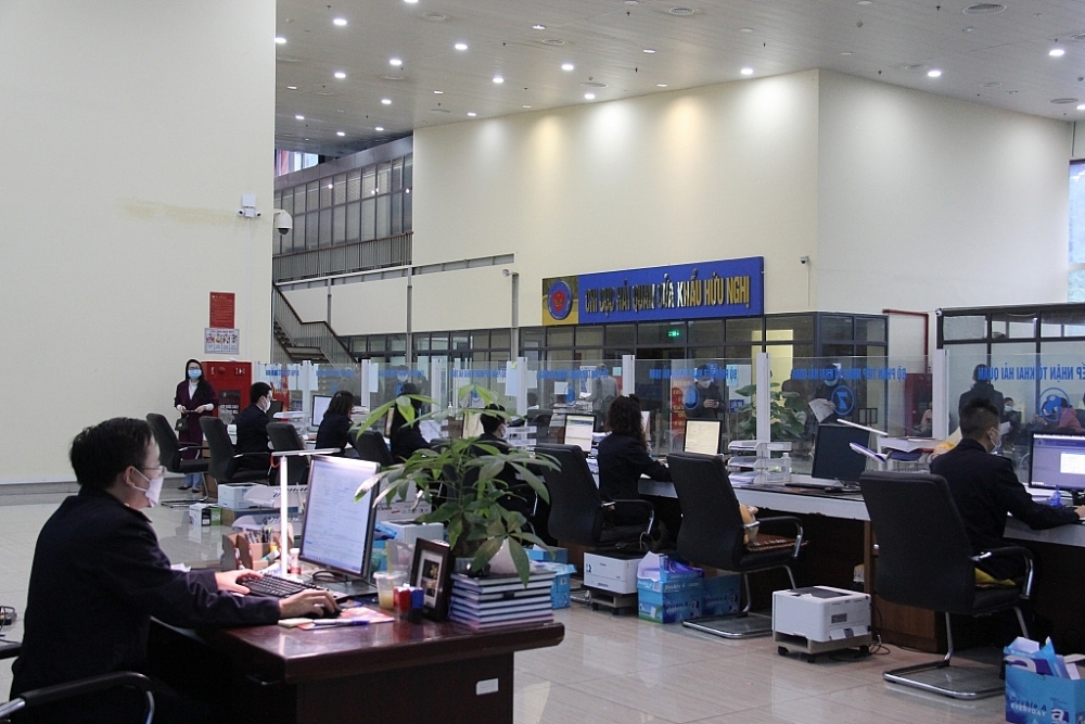 Hoạt động nghiệp vụ tại Chi cục Hải quan cửa khẩu Hữu Nghị. 	Ảnh: H.Nụ