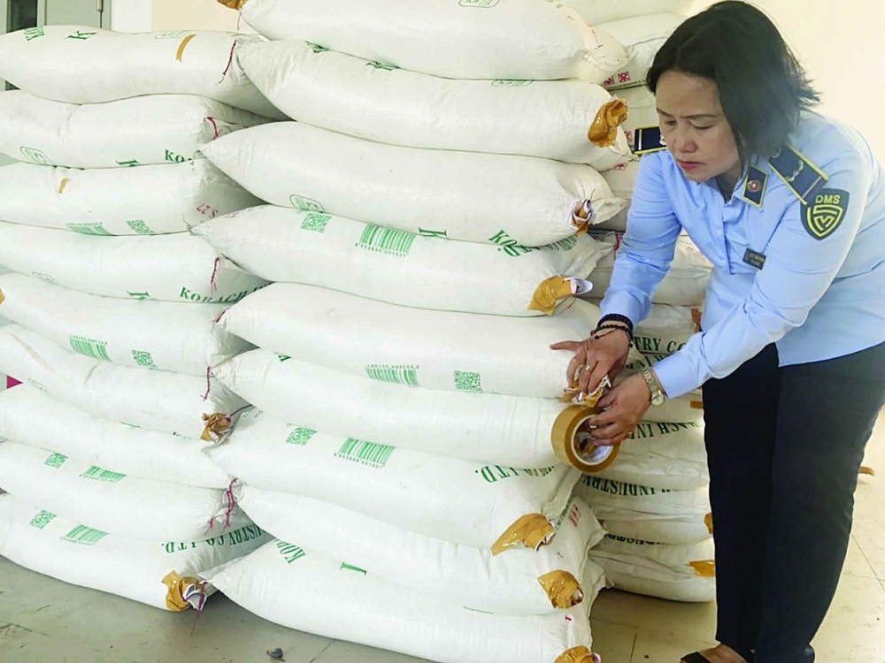 Đường cát nghi vấn nhập lậu bị phát hiện tại kho của doanh nghiệp TPHCM vào tháng 2/2023. 	Ảnh: L.T