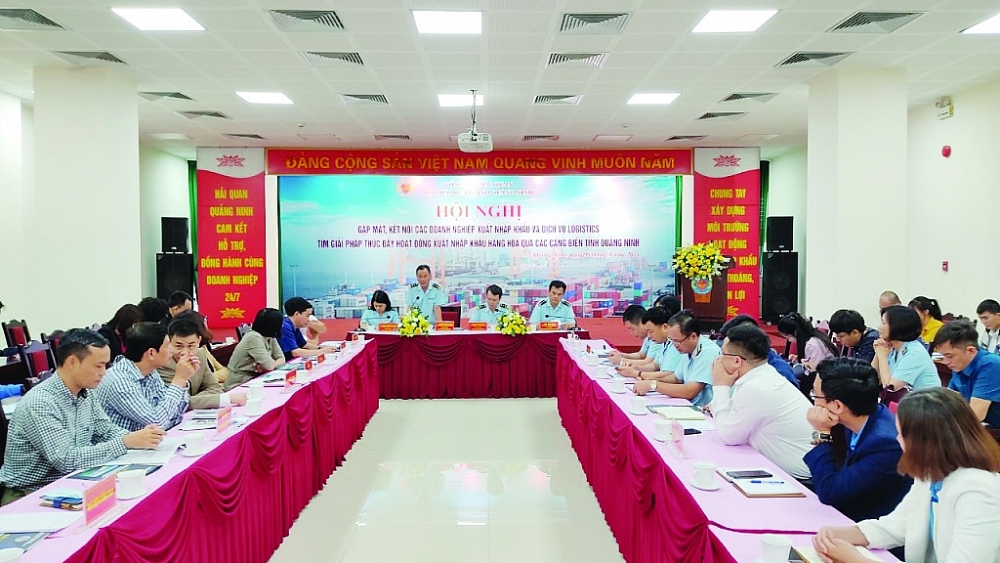 Hội nghị gặp mặt, kết nối các doanh nghiệp XNK và dịch vụ logistics tìm giải pháp thúc đẩy hoạt động XNK hàng hóa qua các cảng biển do Cục Hải quan Quảng Ninh tổ chức ngày 9/4/2021. 	Ảnh: Q.Hùng