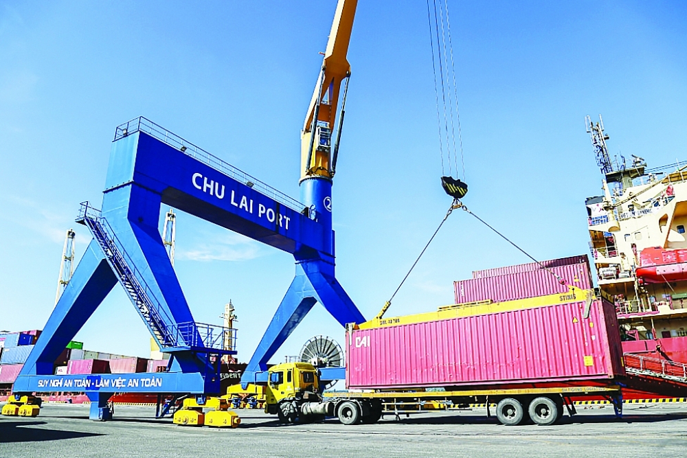 XNK hàng hóa tại cảng Chu Lai - Trường Hải ( Quảng Nam)	 Ảnh: Nguyễn Hà