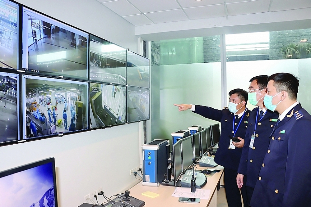 Một mục tiêu quan trọng của chiến lược Tài chính đến năm 2030 là xây dựng Hải quan Việt Nam chính quy, hiện đại, ngang tầm hải quan các nước phát triển trên thế giới. 	Ảnh: Q.Hùng