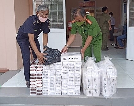 Thuốc lá lậu do Hải quan Đồng Tháp phối hợp với lực lượng Công an bắt giữ. 	Ảnh: Văn Hơn