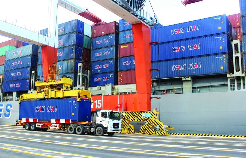 Phá thế “độc đạo” vận chuyển đường bộ