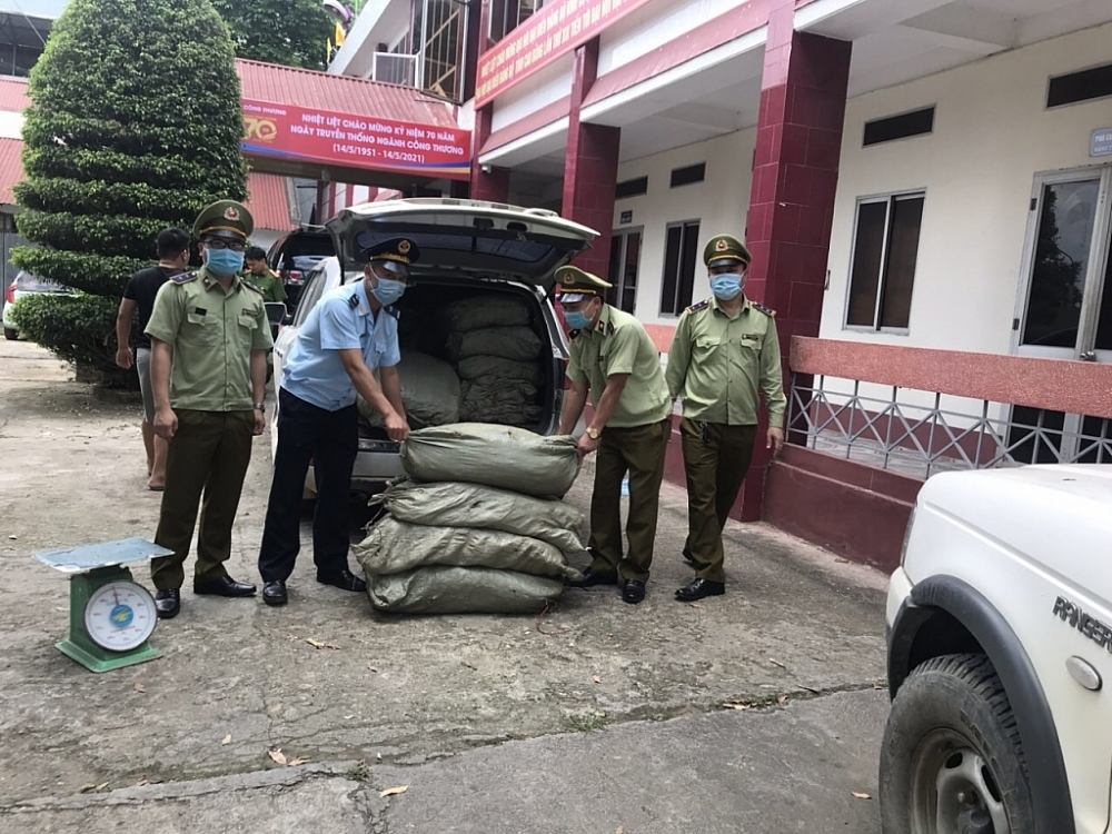 Cao Bằng: Liên tiếp bắt giữ các vụ vận chuyển nguyên liệu thuốc lá số lượng lớn không rõ nguồn gốc
