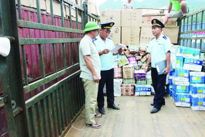 “Siết” kiểm tra, kiểm soát mặt hàng nở đóng, đai ốc nhập khẩu