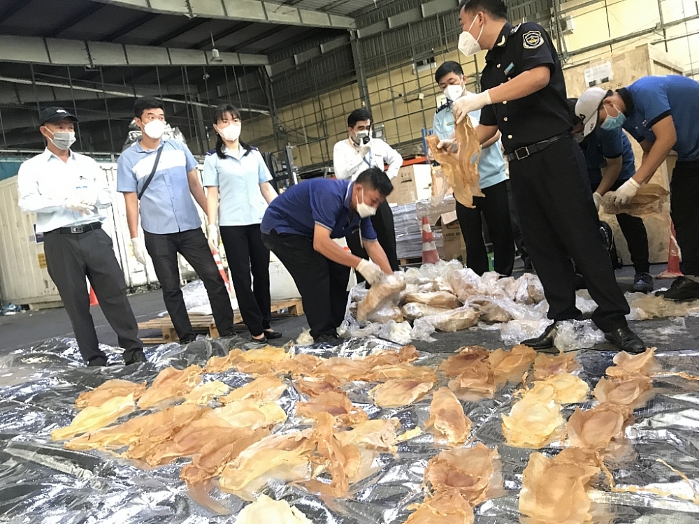Vụ nhập lậu bóng cá qua đường hàng không do Hải quan TPHCM và Cục Điều tra chống buôn lậu phối hợp bắt giữ tháng 3/2022. 	Ảnh: T.H
