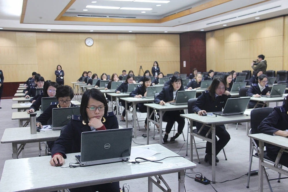 Công chức khối cơ quan Tổng cục Hải quan tham gia đánh giá năng lực năm 2019. 	Ảnh: N.Linh 3257-5-4256-img-7457