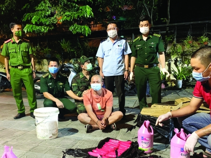 Hành trình phá chuyên án vận chuyển 6kg ma túy đá “ngụy trang” bằng nước xả vải