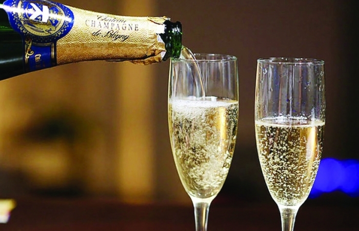 Covid-19 và cuộc khủng hoảng rượu champagne của Pháp