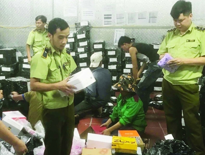 Báo động lợi dụng thương mại điện tử để bán hàng giả, hàng cấm