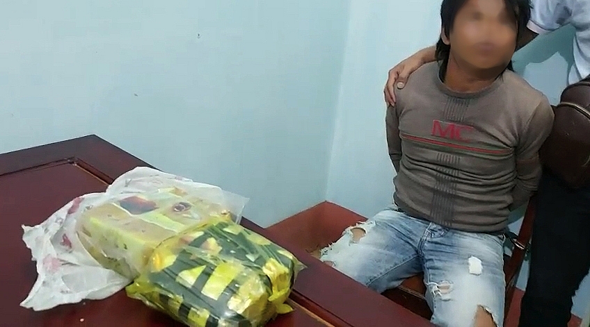 Một đối tượng bị bắt giữ về tội vận chuyển trái phép chất ma túy vào tháng 6/2021. 	Ảnh: CTV