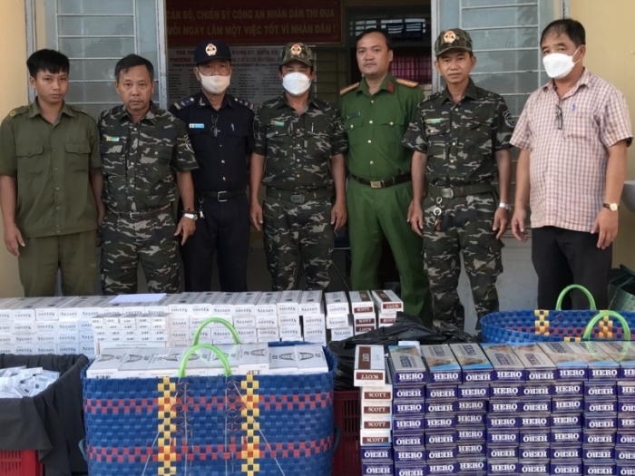 Hàng lậu lên theo mùa nước nổi