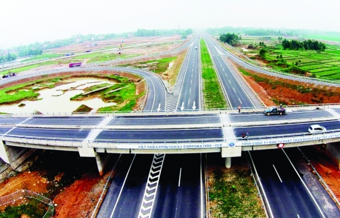Phấn đấu hoàn thành mục tiêu năm 2021 với 8 trọng tâm chỉ đạo và 11 nhiệm vụ