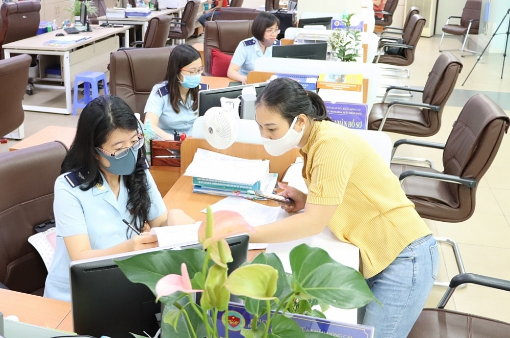 Qua công tác kiểm tra sau thông quan, Hải quan Quảng Ninh đáp ứng được tiêu chí đã kiểm tra là phát hiện vi phạm, nhắc nhở, hướng dẫn DN. Trong ảnh: Hoạt động nghiệp vụ tại Chi cục Hải quan cửa khẩu Móng Cái, Cục Hải quan Quảng Ninh.  	Ảnh: Quang Hùng