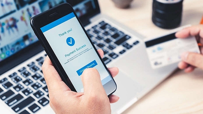 KBNN đang triển khai thí điểm việc thanh toán tự động các dịch vụ điện, nước, viễn thông định kỳ theo ủy quyền của đơn vị sử dụng ngân sách. 	 	Ảnh: S.T