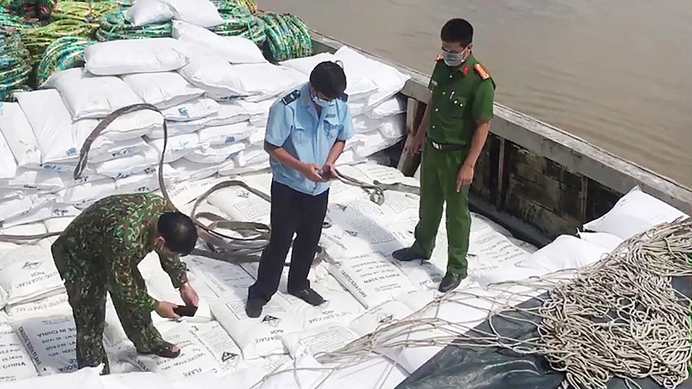 Lô hàng lậu trị giá hơn 2,6 tỷ đồng do Hải quan An Giang tham gia Tổ liên ngành chống buôn lậu bắt giữ. 	Ảnh: Q.D
