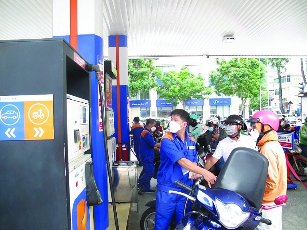 Nguồn cung xăng dầu vẫn còn nhiều khó khăn. 	Ảnh: Nguyễn Thanh