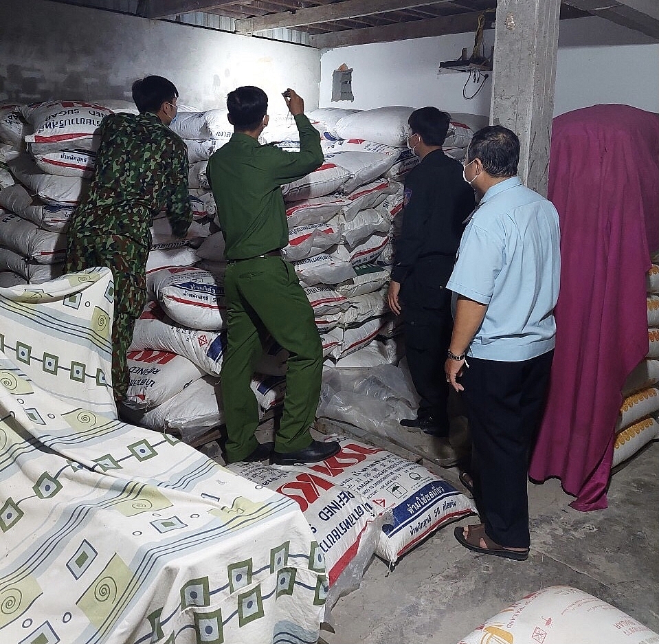 Kho chứa hơn 9,5 tấn đường nghi nhập lậu bị phát hiện tại biên giới An Giang. 	Ảnh: P.D
