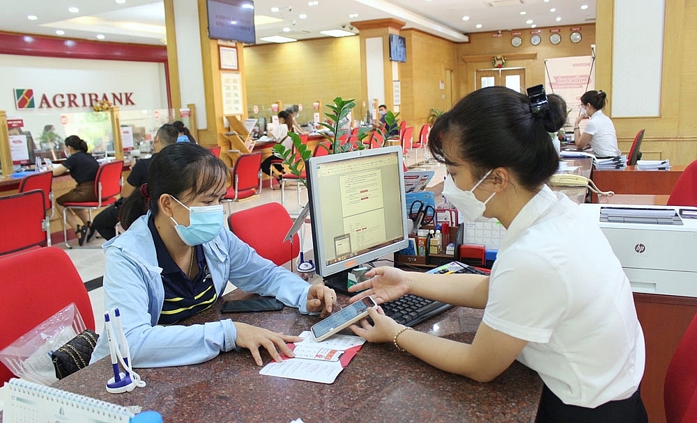 Nhu cầu vay vốn tăng, ngân hàng nâng 