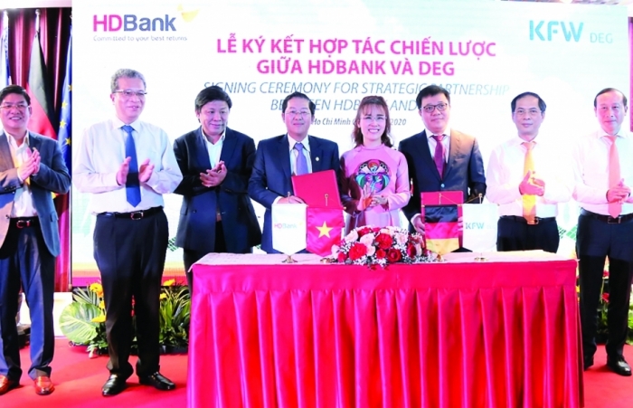 Làn sóng huy động vốn quốc tế