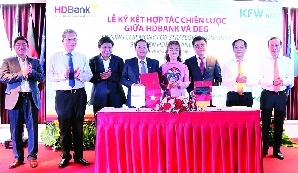Làn sóng huy động vốn quốc tế
