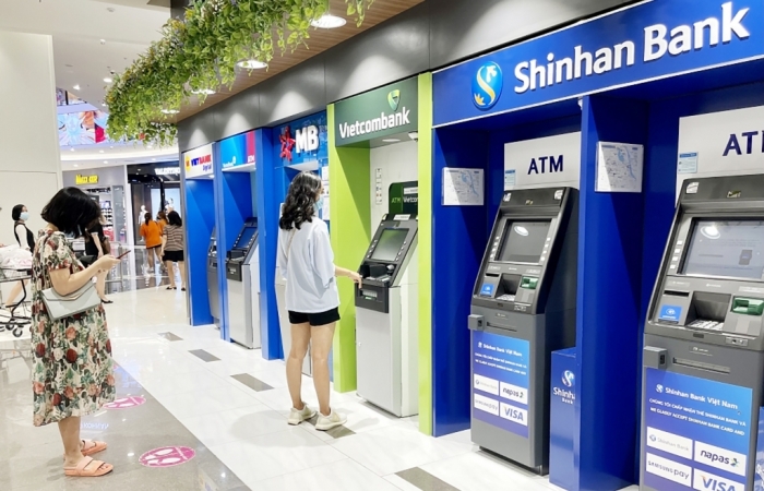 Bùng nổ giao dịch online: Ngân hàng “chạy đua” tăng tiện ích, giảm phí