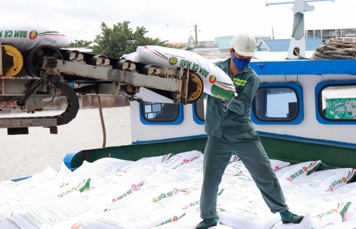 Doanh nghiệp hóa chất bội thu