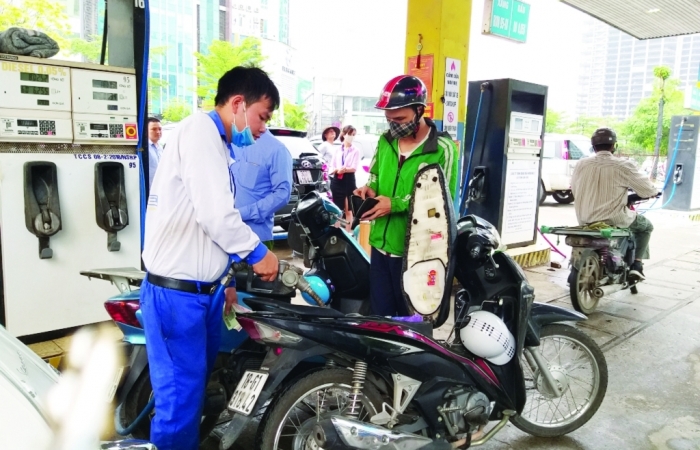 Điều chỉnh giá xăng dầu: 15 ngày, 10 ngày hay ngắn hơn