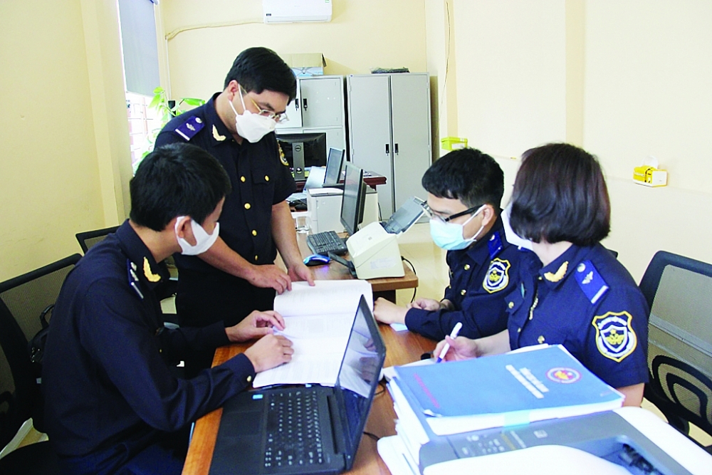 Công tác quản lý trị giá hải quan:  Cần “chiếc áo” rộng hơn- Bài 2: Hạn chế nguồn nhân lực quản lý  trị giá hải quan