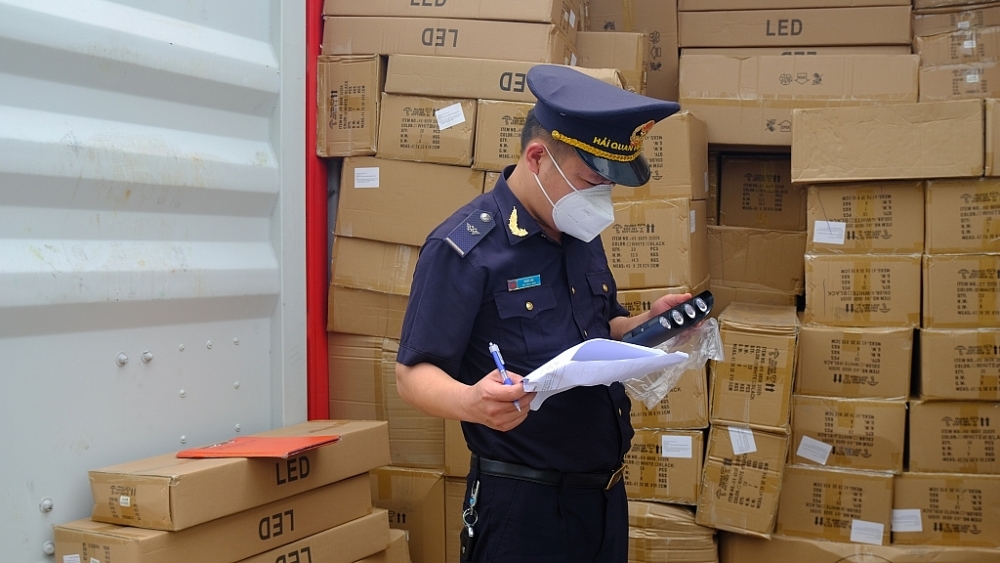 Lưu ý về thủ tục nhập khẩu các chất khó phân hủy