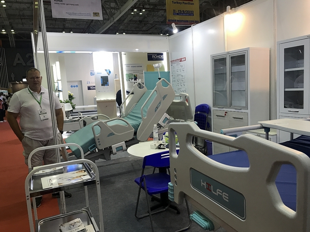 Chồng chéo trong quản lý trang thiết bị y tế nhập khẩu