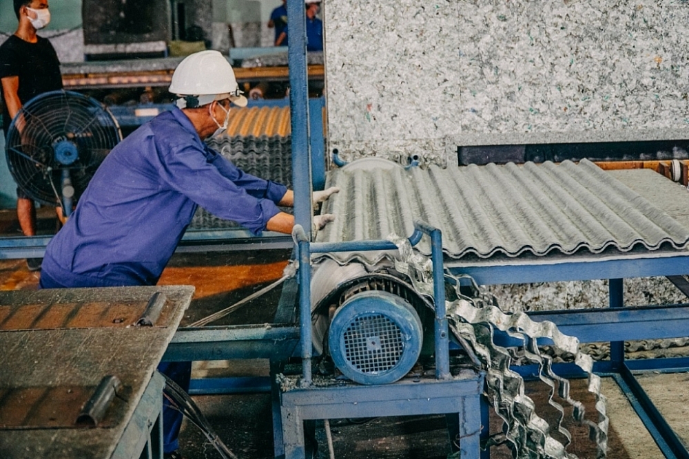 Doanh nghiệp và cơ quan Hải quan vướng thực hiện chính sách ưu đãi thuế đối với sản phẩm tái chế