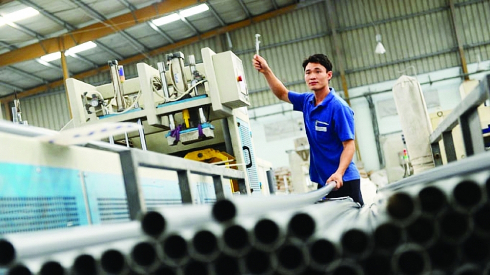 Tranh thủ giá nguyên liệu giảm,  doanh nghiệp nhựa lãi lớn