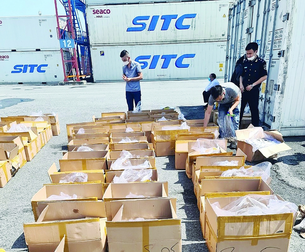 Buôn lậu vẫn phức tạp, hàng giả gia tăng trên không gian mạng
