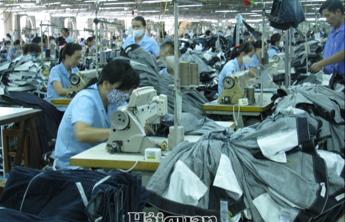 Kiến nghị hỗ trợ tiêm vắc- xin cho công nhân dệt may để đảm bảo đơn hàng xuất khẩu