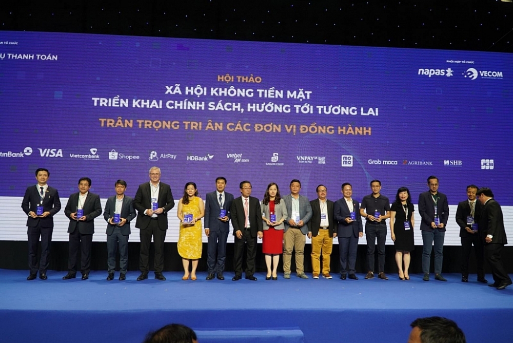 neu thi truong thanh toan khong tien mat la cai banh thi vietjet la bot no de banh lon hon