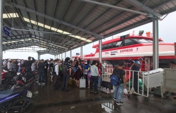Tàu cao tốc ở Phú Quốc tạm ngưng hoạt động, khách vỡ kế hoạch nghỉ lễ 2-9