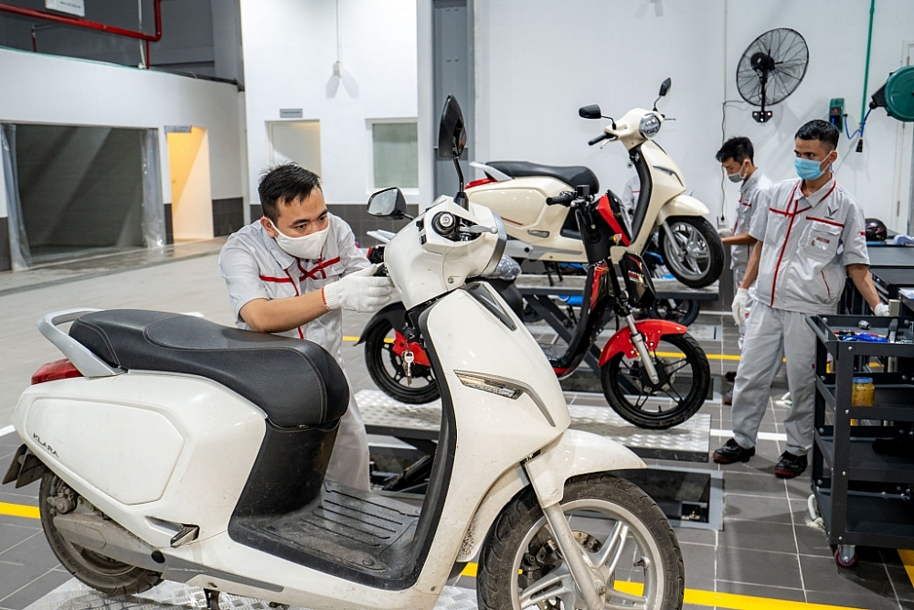 Cận cảnh showroom 3S lớn nhất Việt Nam của VinFast