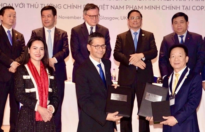 Standard Chartered cam kết tài trợ 6 tỷ USD cho các dự án xanh của T&T Group