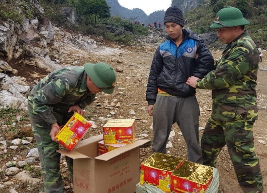 bien phong cao bang bat giu 1 doi tuong van chuyen 57 kg phao no