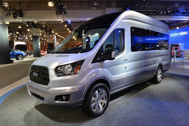 ford transit skyliner sang trong tien nghi va hien dai