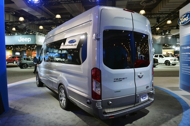 ford transit skyliner sang trong tien nghi va hien dai