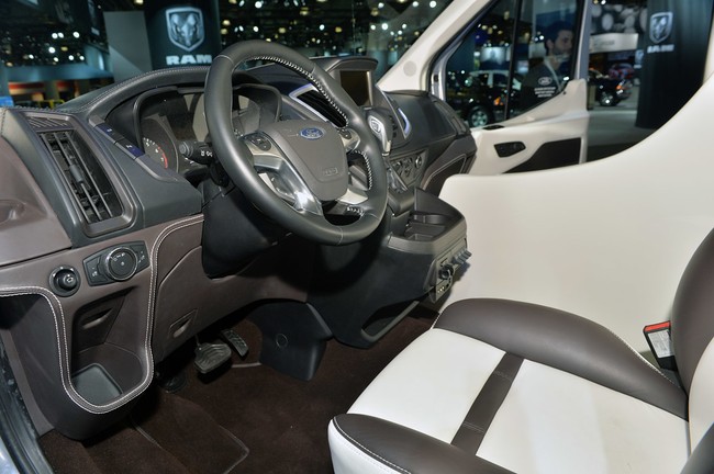 ford transit skyliner sang trong tien nghi va hien dai