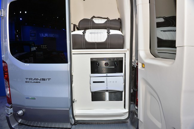 ford transit skyliner sang trong tien nghi va hien dai