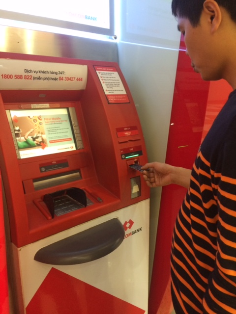 nbspcuc canh tranh va bao ve nguoi tieu dung quotde matquot den viec ngan hang tang phi rut tien